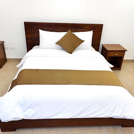 באניוס Airos Hotel מראה חיצוני תמונה