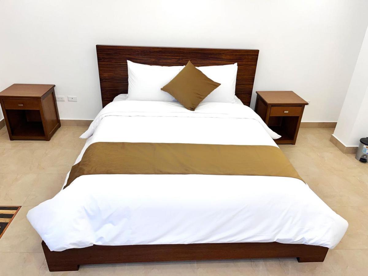 באניוס Airos Hotel מראה חיצוני תמונה