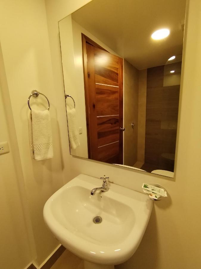 באניוס Airos Hotel מראה חיצוני תמונה